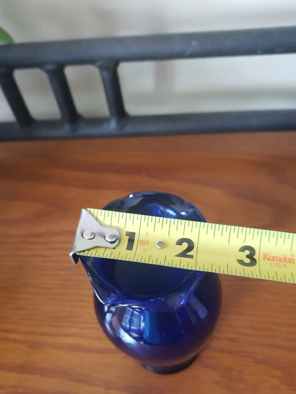 Vtg Blue Glass Bud Vase - Approx 5 1/4